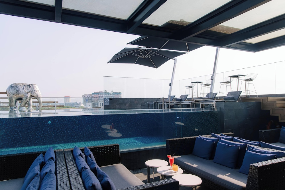 Rooftop pool