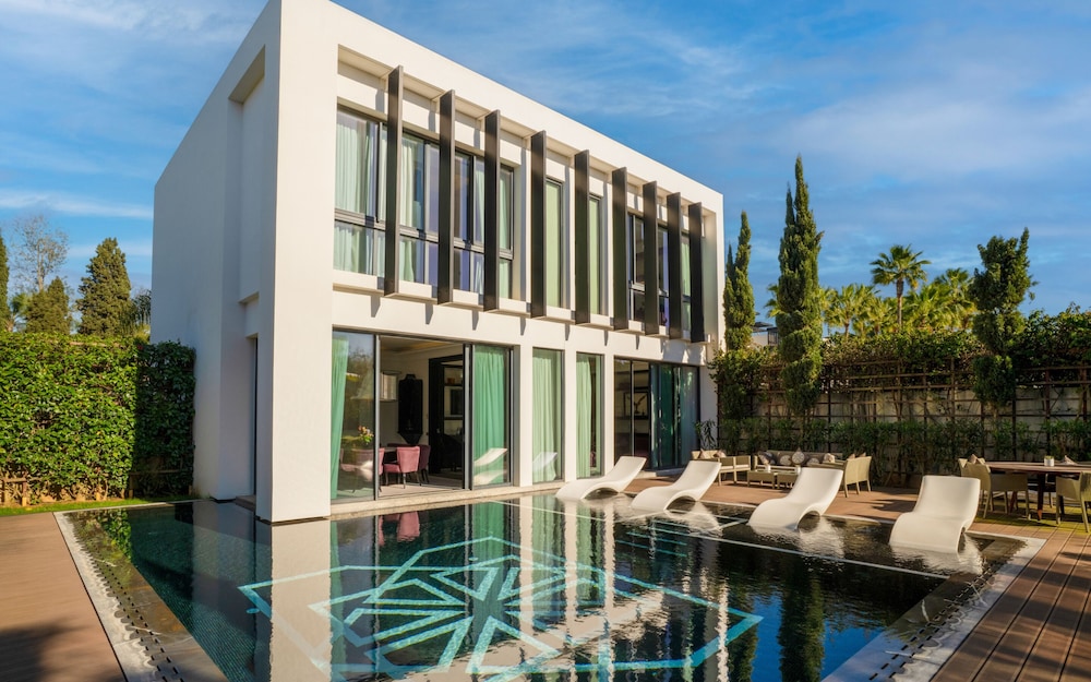Private pool
