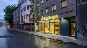 thumbnail: Restaurant