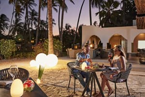 thumbnail: Couples dining
