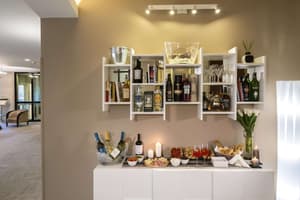 thumbnail: Bar (on property)