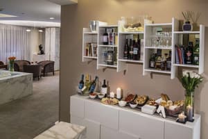 thumbnail: Bar (on property)
