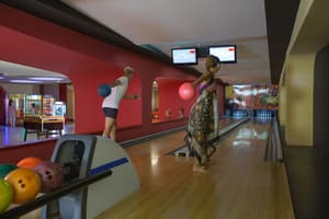 thumbnail: Bowling