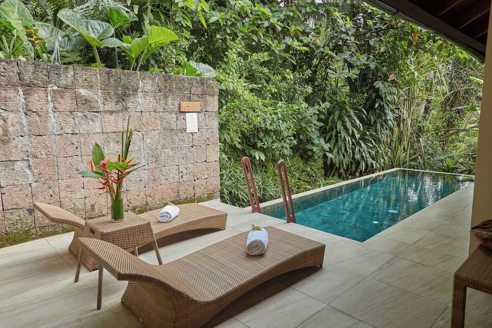 Private pool