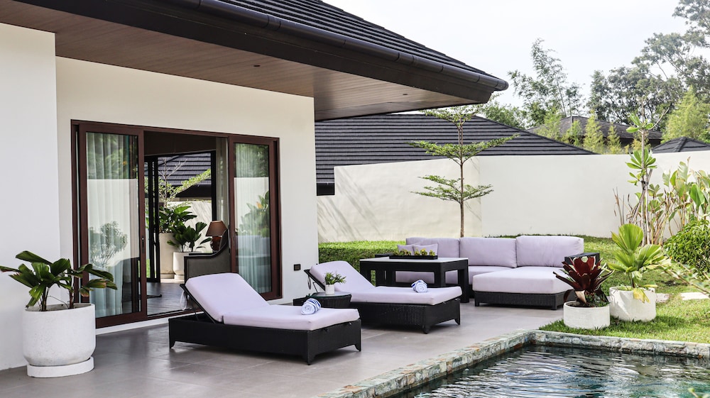 Private pool