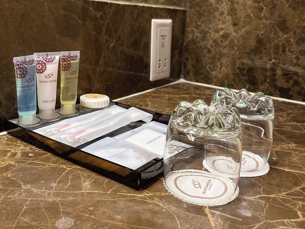 Bathroom amenities