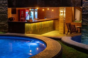 thumbnail: Bar (on property)