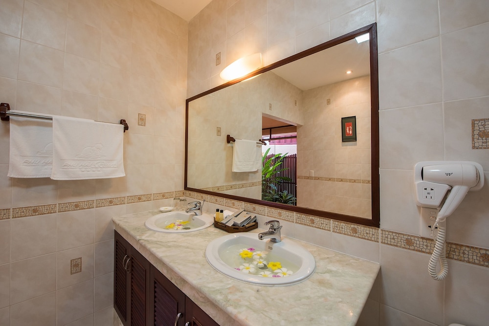Bathroom sink