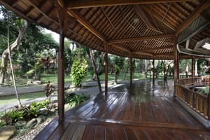 thumbnail: Property grounds