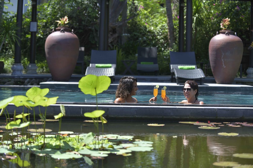 Poolside bar