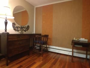 thumbnail: In-room business center