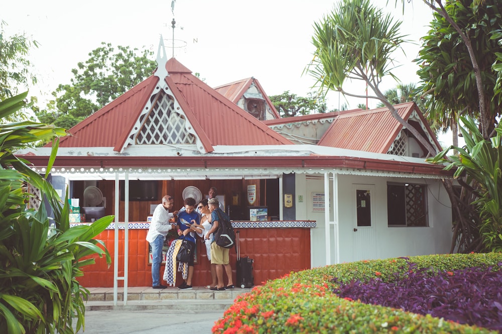 Check-in/check-out kiosk