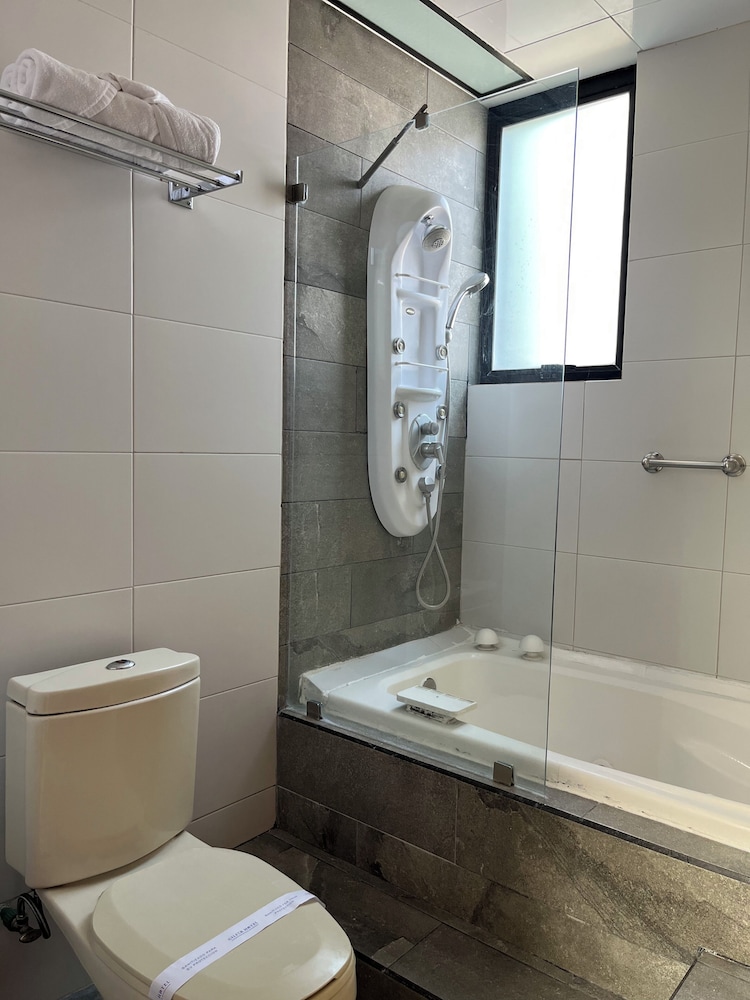 Private spa tub