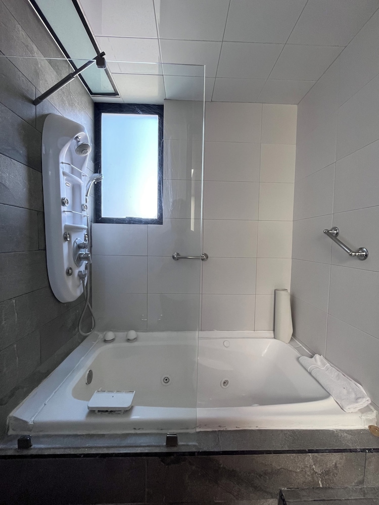Private spa tub