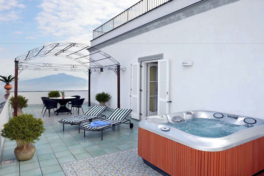 Jetted tub