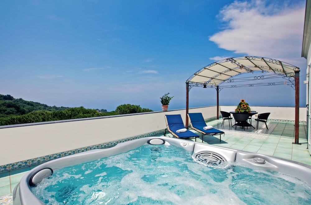 Jetted tub