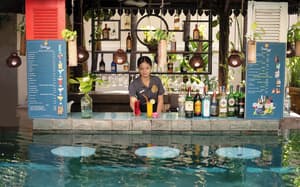 thumbnail: Swim-up bar