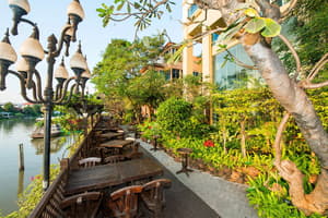 thumbnail: Exterior