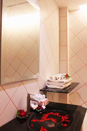 thumbnail: Bathroom amenities