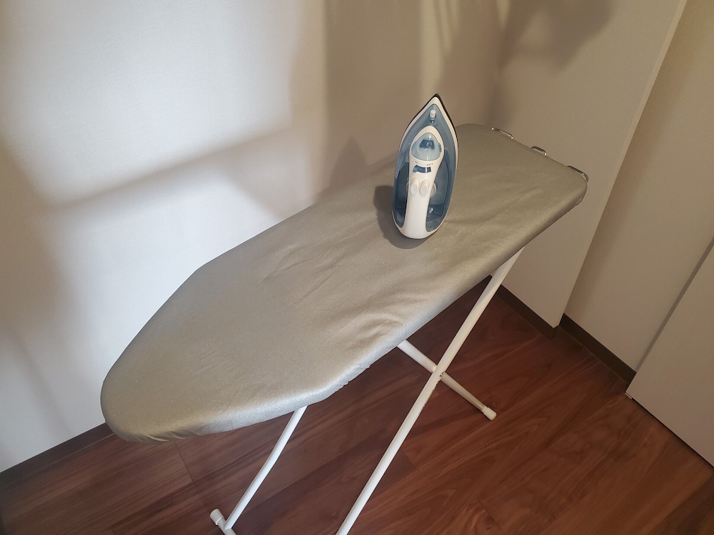 Iron/ironing board