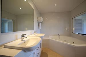thumbnail: Jetted tub