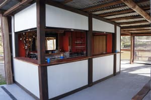 thumbnail: Bar (on property)