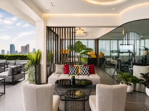 thumbnail: Interior entrance