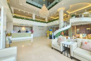 thumbnail: Lobby sitting area