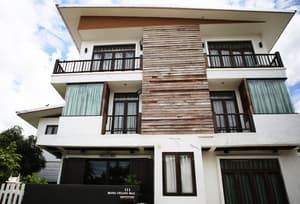 thumbnail: Front of property