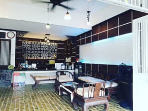 thumbnail: Lobby sitting area