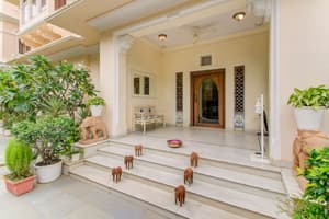 thumbnail: Exterior