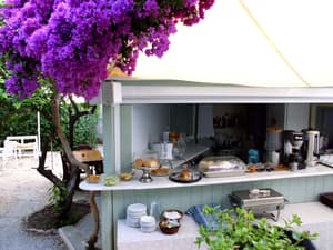 thumbnail: Outdoor dining