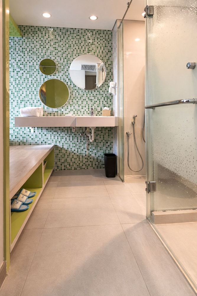 Bathroom amenities