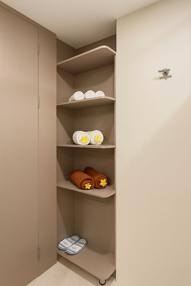 Bathroom amenities