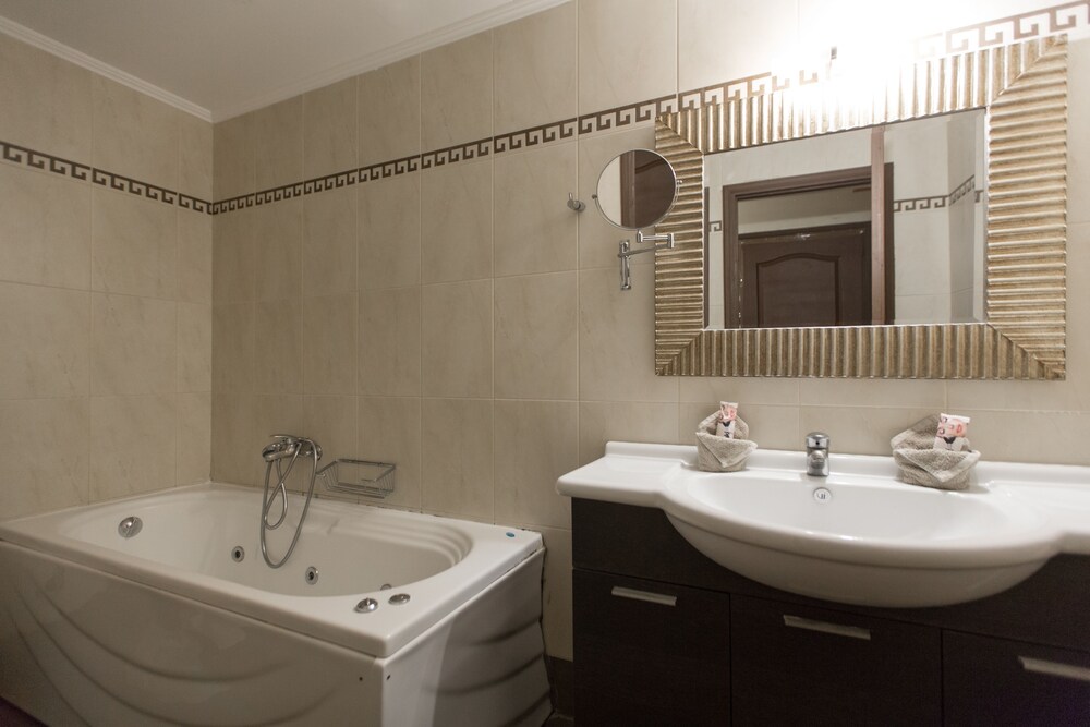 Jetted tub