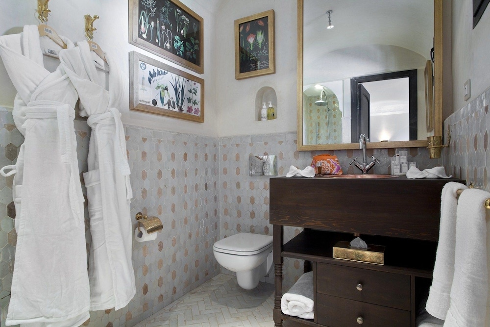 Bathroom amenities