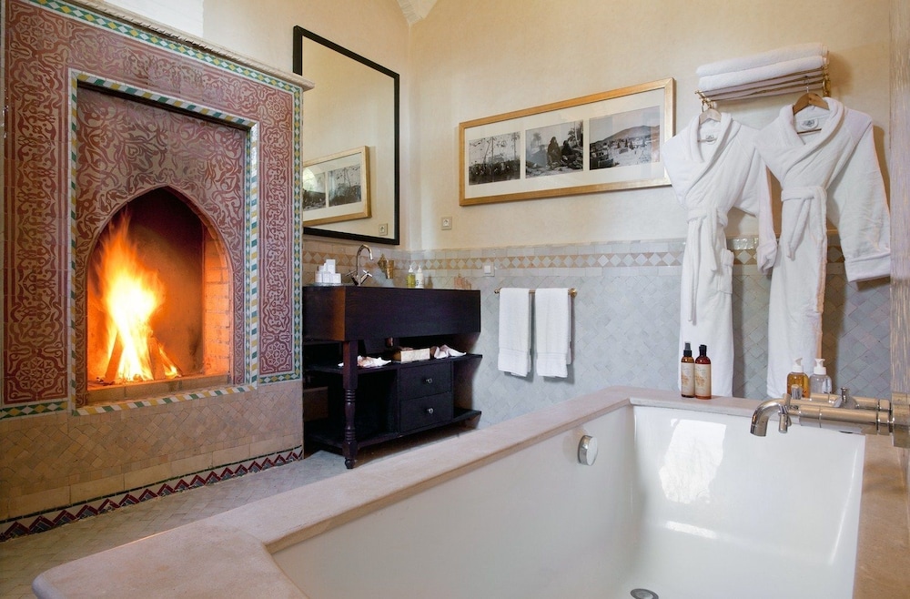 Jetted tub