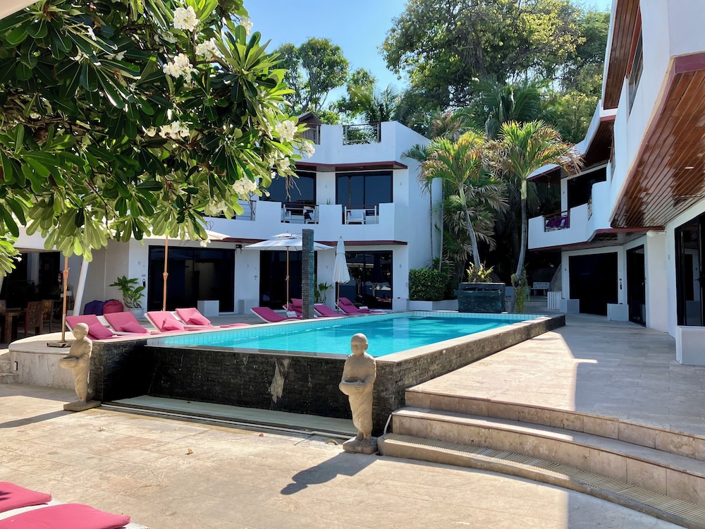 Infinity pool