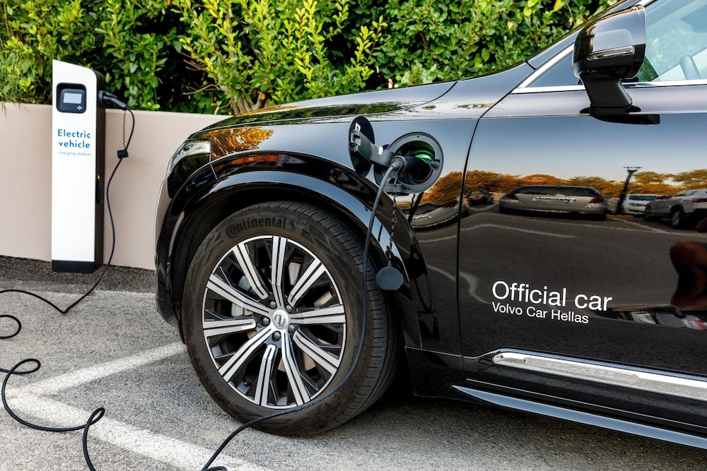 Electric vehicle charging station