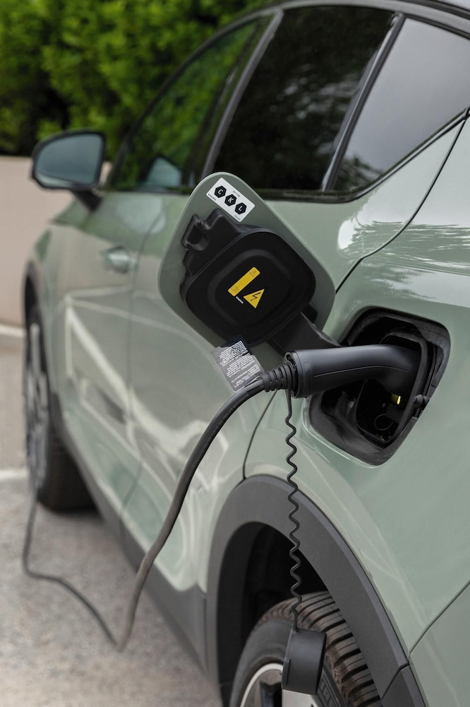 Electric vehicle charging station