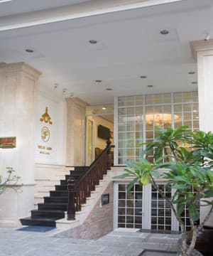 thumbnail: Property entrance