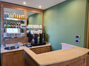 thumbnail: Breakfast area