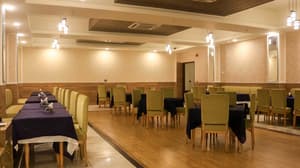 thumbnail: Family dining