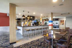 thumbnail: Bar (on property)