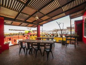 thumbnail: Outdoor dining