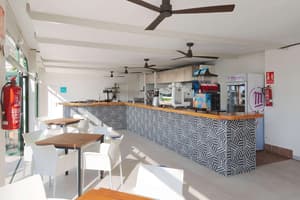 thumbnail: Poolside bar