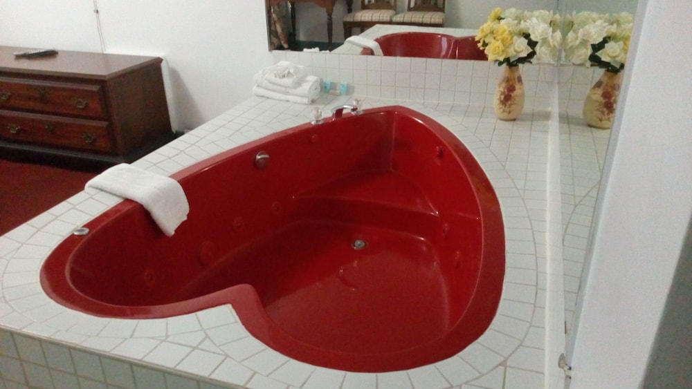 Jetted tub