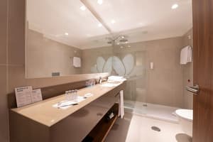 thumbnail: Bathroom amenities