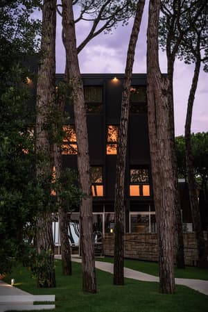 thumbnail: Front of property