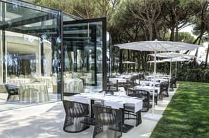 thumbnail: Outdoor dining